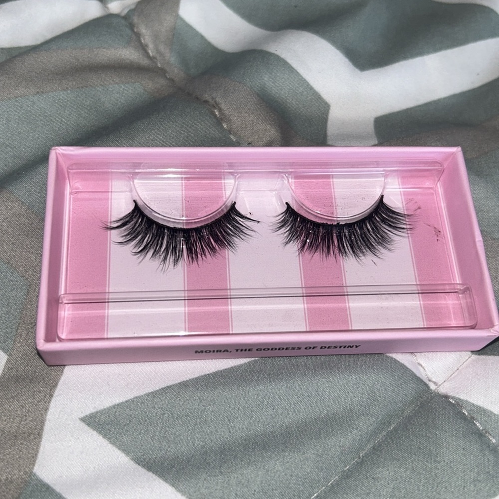 Lash - Picture 3 of 3